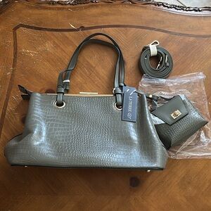 La Terre NWT 3 Set Bag Made From High Quality Vegan Leather
